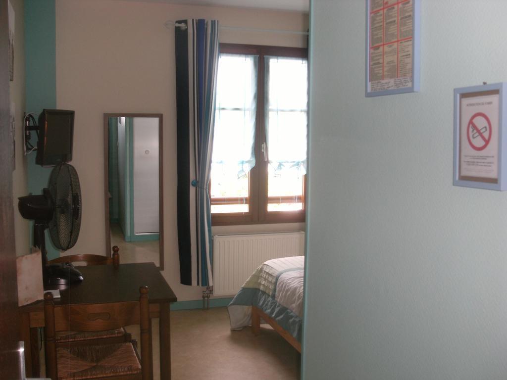 Hotel Les Confins Du Perche Tuffé Zimmer foto