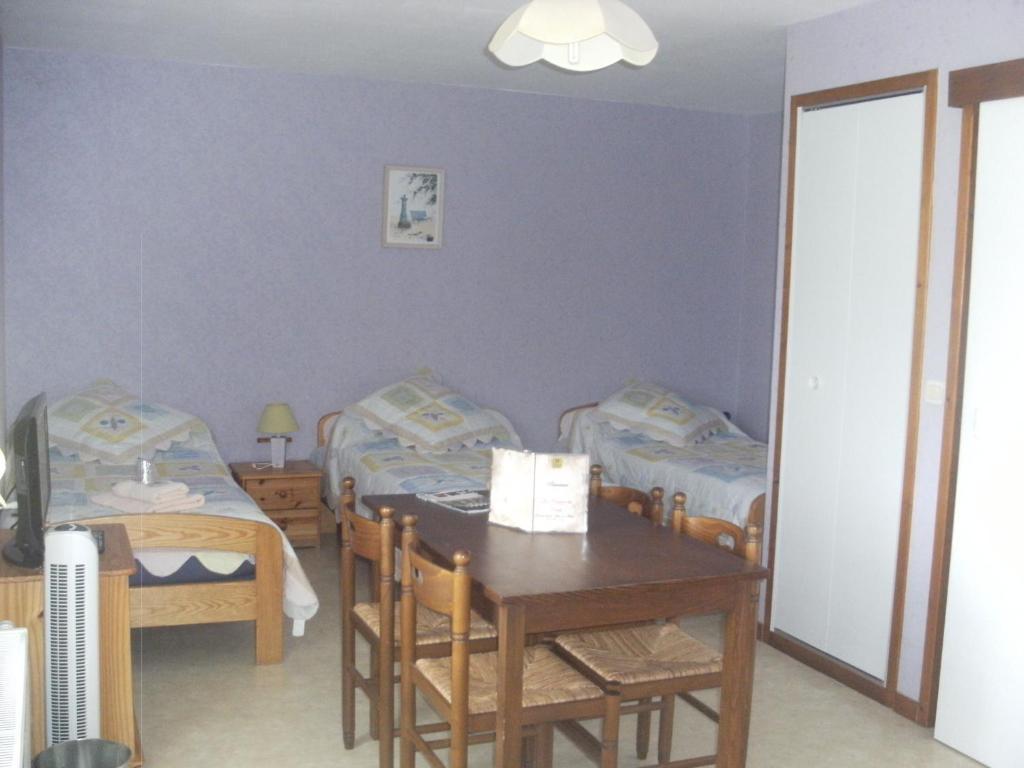 Hotel Les Confins Du Perche Tuffé Zimmer foto